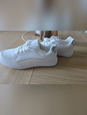 Classic White Low-Top Sneakers with Iridescent Heel